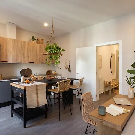 Spacest - Carrer De Valencia A Barcelona